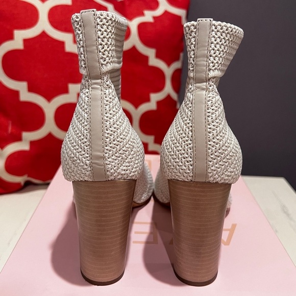 NWOT - Avec Les Filles White Heeled Peep Toe Boots - Picture 4 of 8